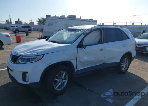 2015 Kia Sorento Lx z USA, uszkodzony, nr VIN 5XYKT4A69FG611495
